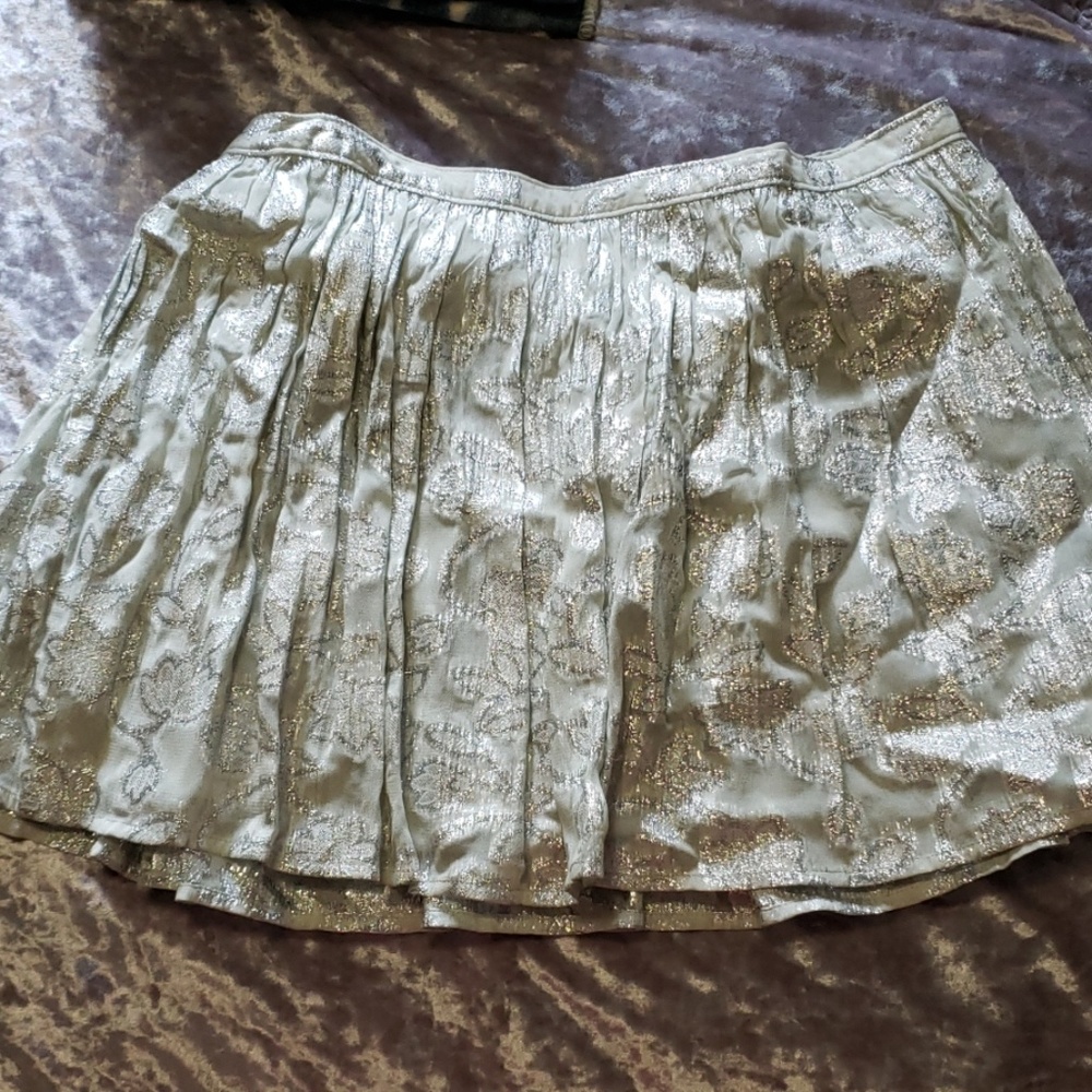 Abercrombie and Fitch silver shine pleated skirt size M
